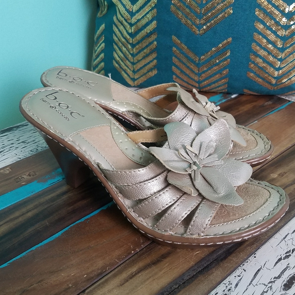 🌻SALE🌻Boc Born Concept gold leather flower heels